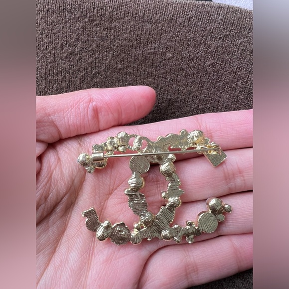 CC pearl brooch - Picture 6 of 11